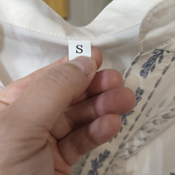 Beautiful Floral Country Blouse - Picture 5 of 5